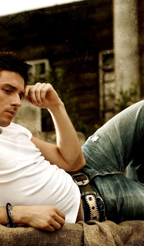 Популярный актер Сергей Лазарев