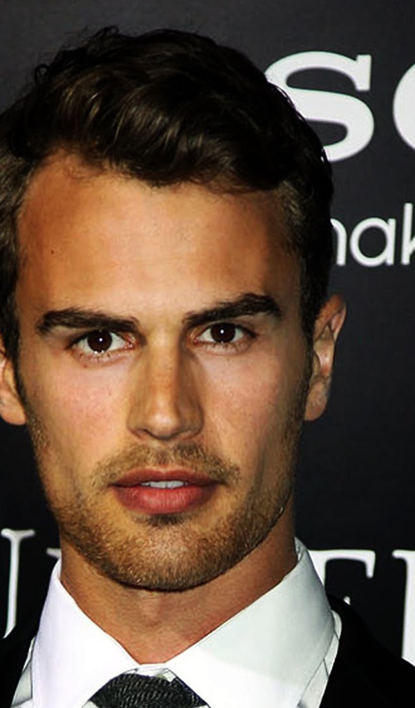 Знаменитый киноактер Тео Джеймс