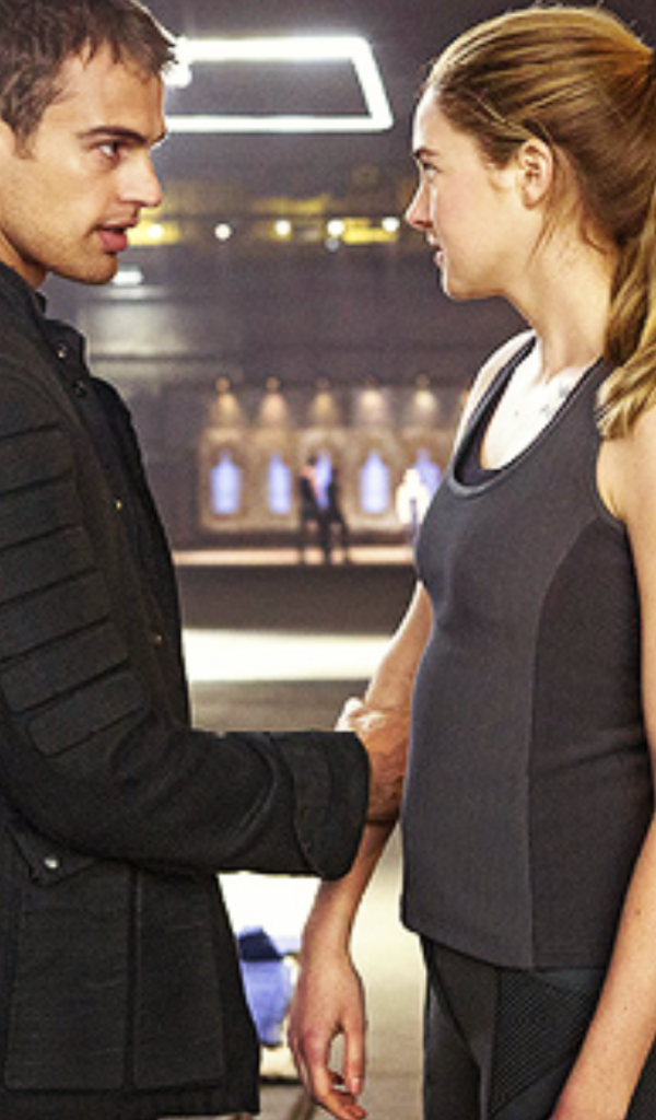 Знаменитая Суперзвезда Тео Джеймс