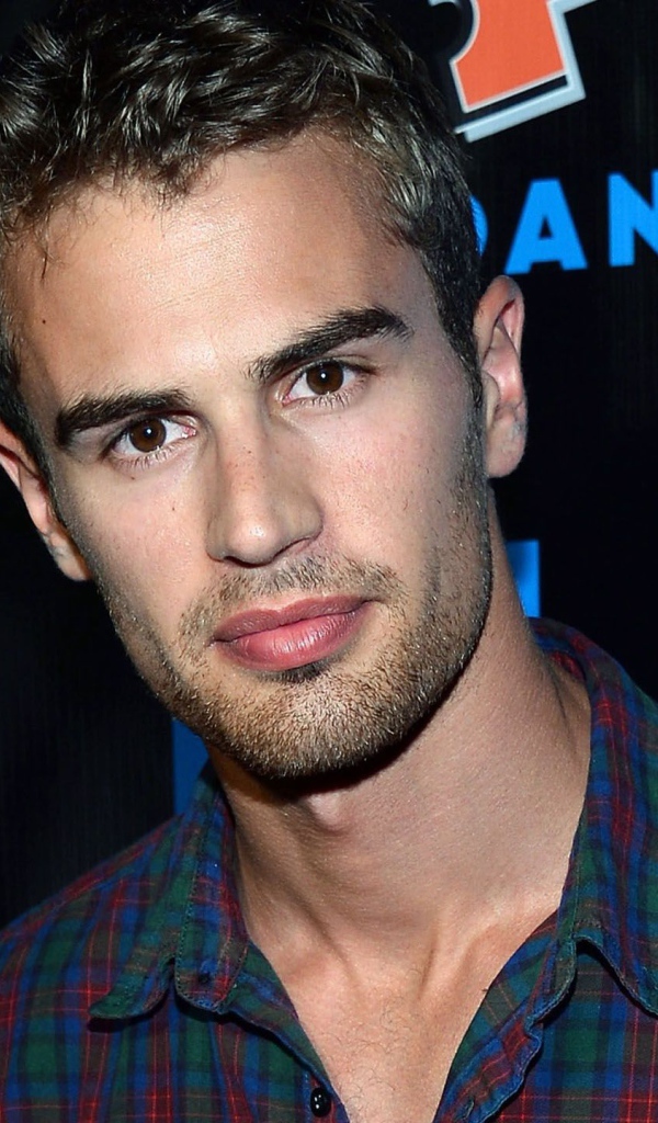 Знаменитая Кинозвезда Тео Джеймс