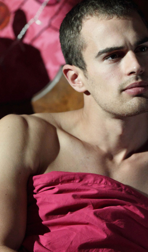 Русский киноактер Тео Джеймс