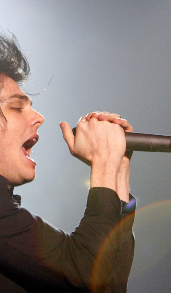 Популярный актер Джерард Уэй