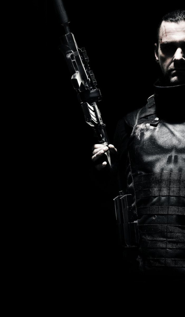 Рэй Стивенсон с оружием