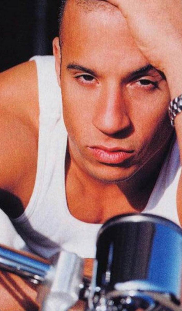 Актер Вин Дизель на мотоцикле