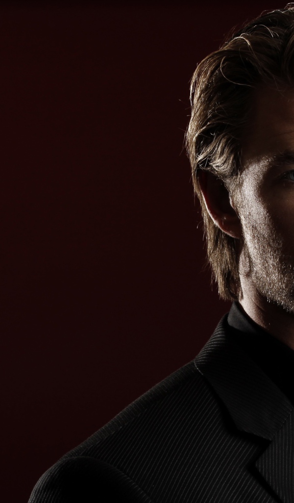 Известный киноактер Крис Хемсворт