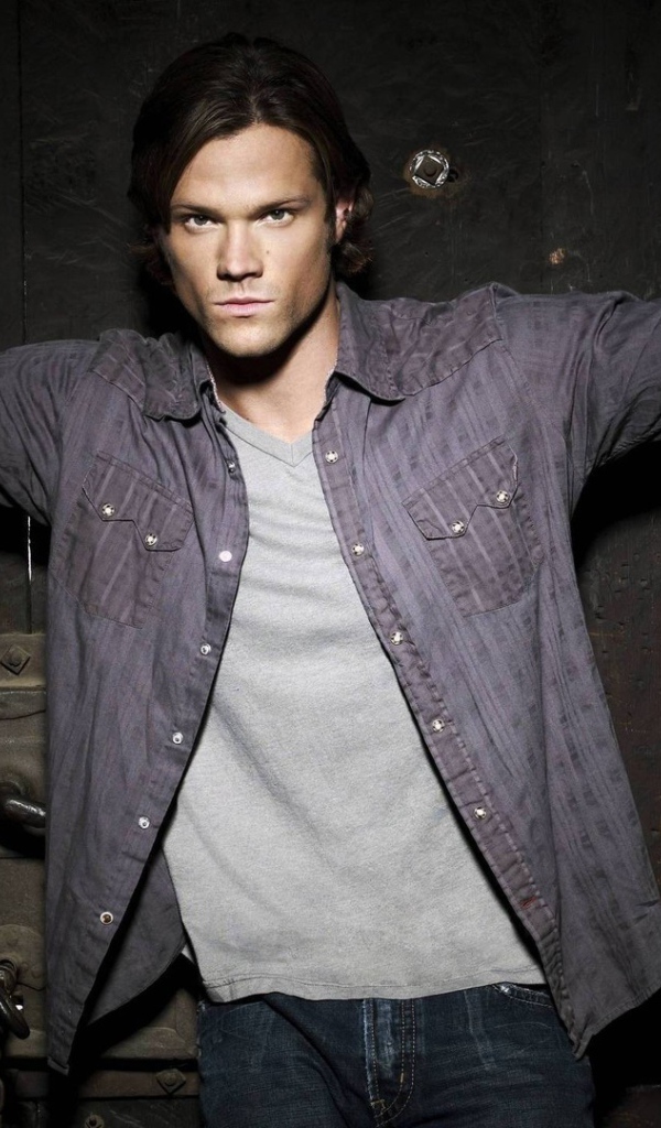 Джаред Падалеки в рубашке