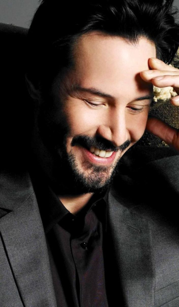 Киану Ривз смеется