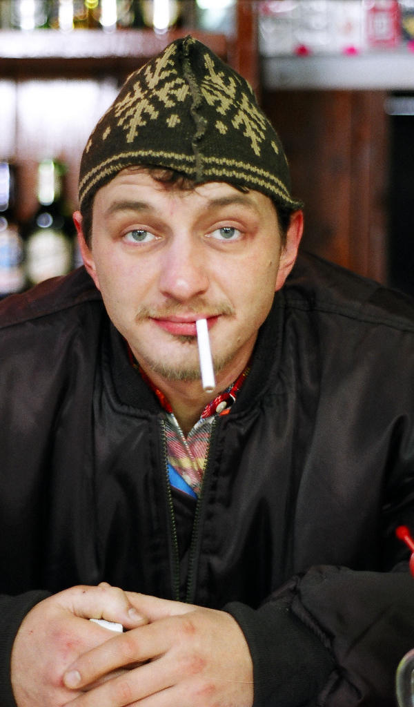 Марат Башаров с сигаретой