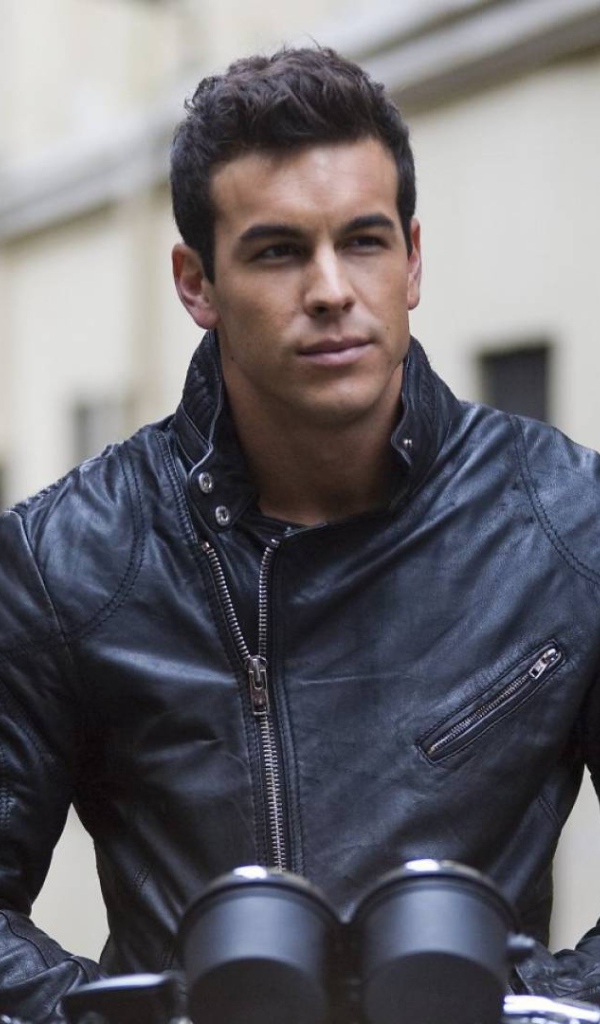 Марио Касас