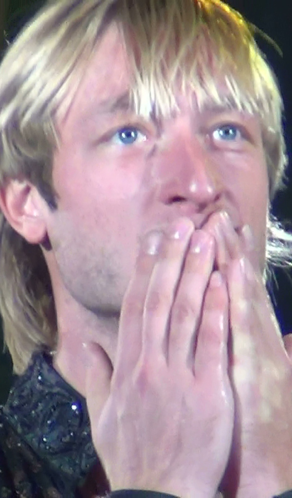 На льду кипят эмоции Евгения Плющенко