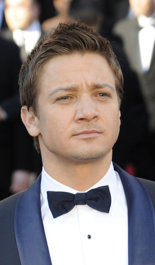 Популярный Джереми Реннер