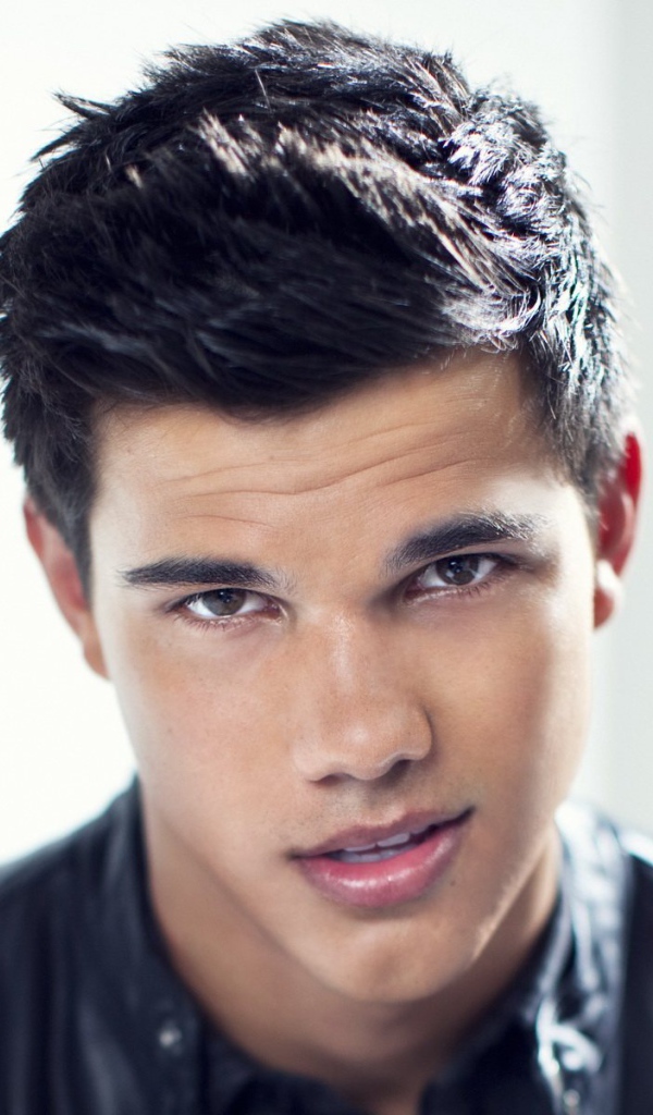 Популярный Тэйлор Лотнер