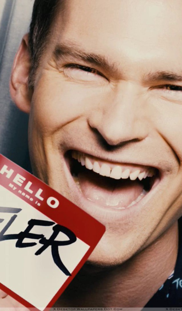 Шонн Уильям Скотт улыбается