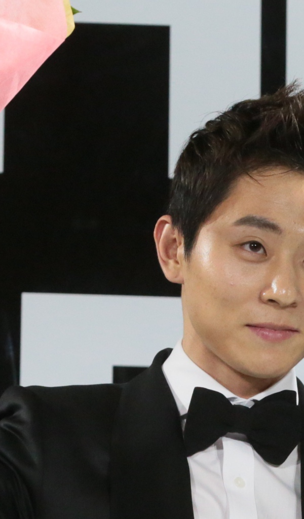 Виктор Ан в смокинге