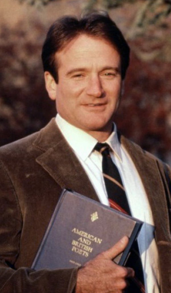 Молодой Робин Уильямс с книгой