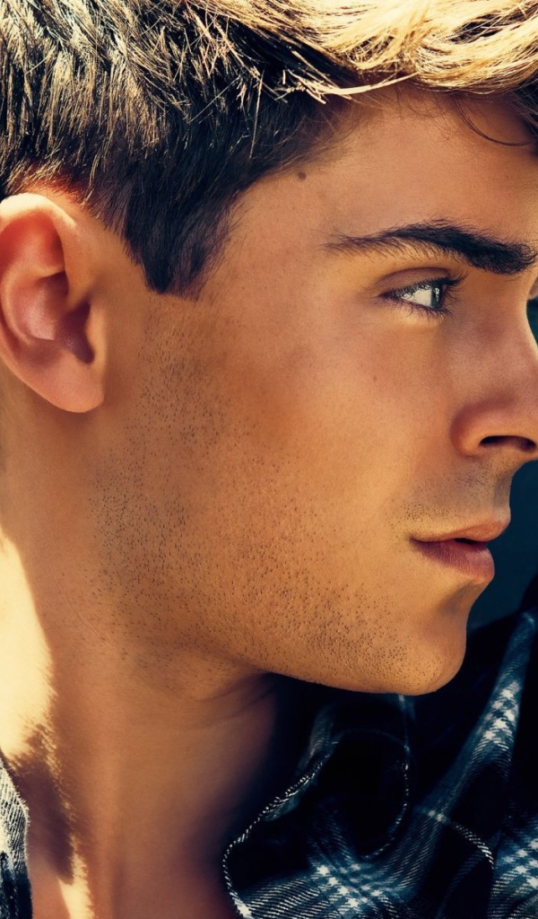 Зак Эфрон крупным планом