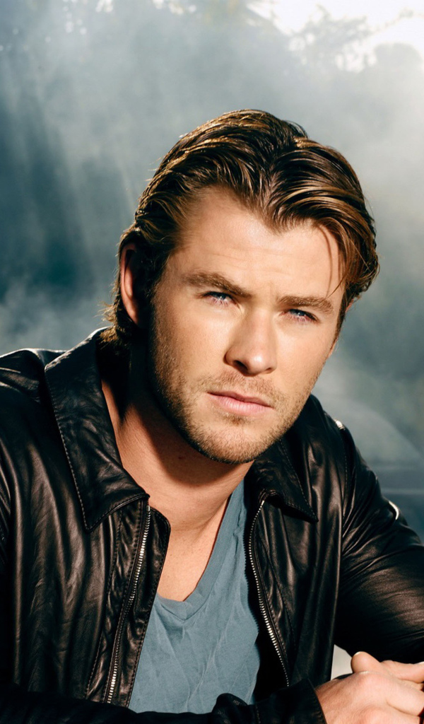  Актер Крис Хемсворт