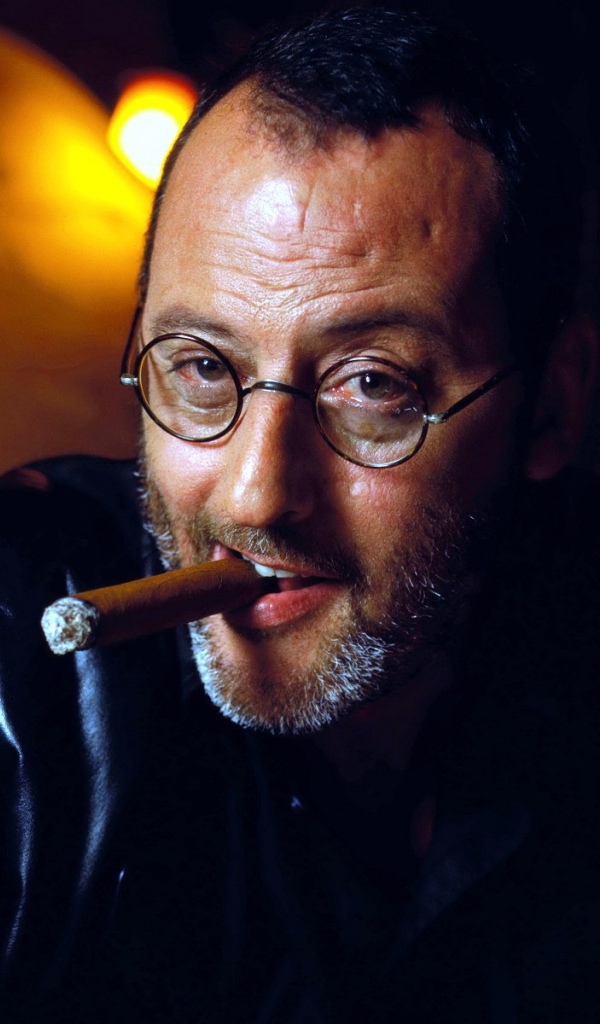 Жан Рено с сигарой