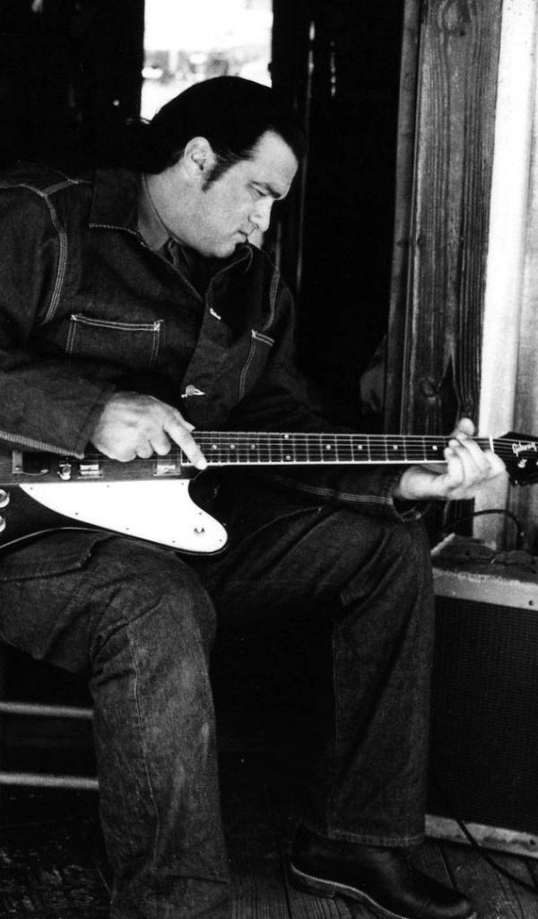 Знаменитый актер Стивен Сигал