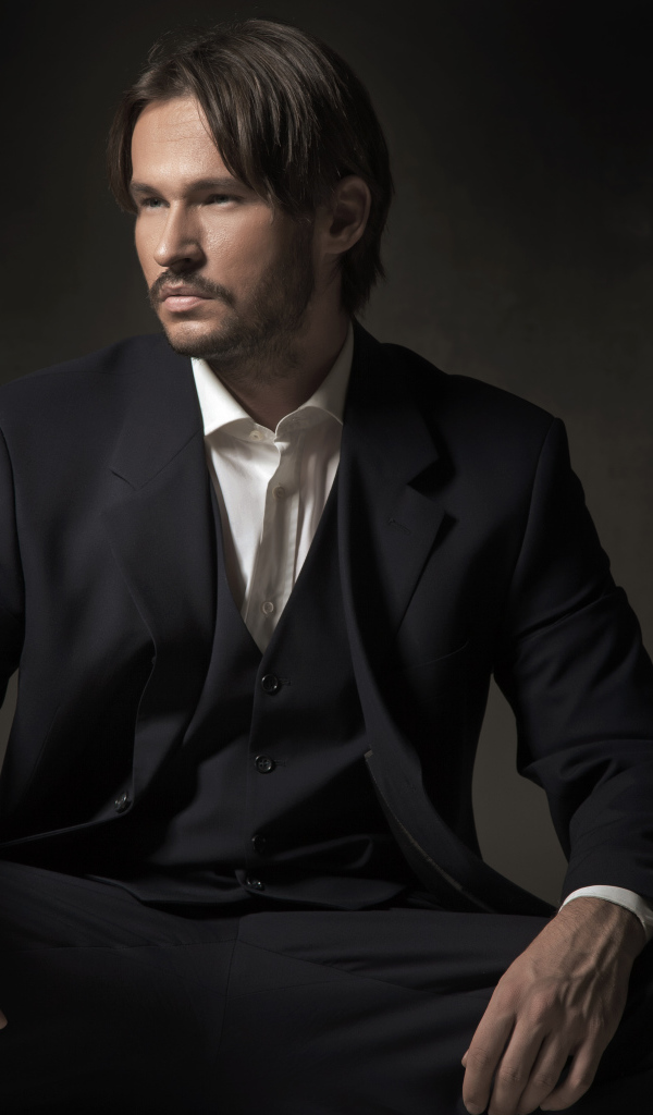 Мужчина с усами