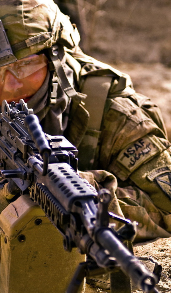 Солдат с пулеметом