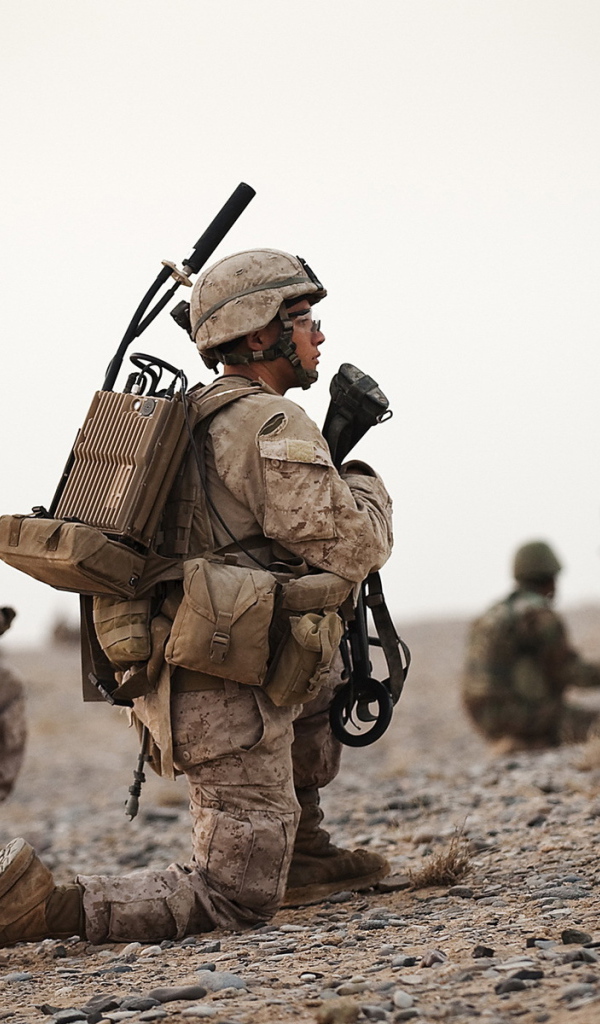 Солдаты идут в наступление