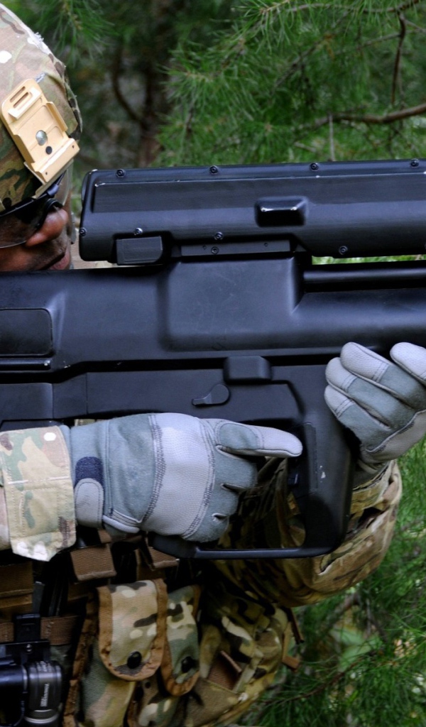 Солдат с оружием