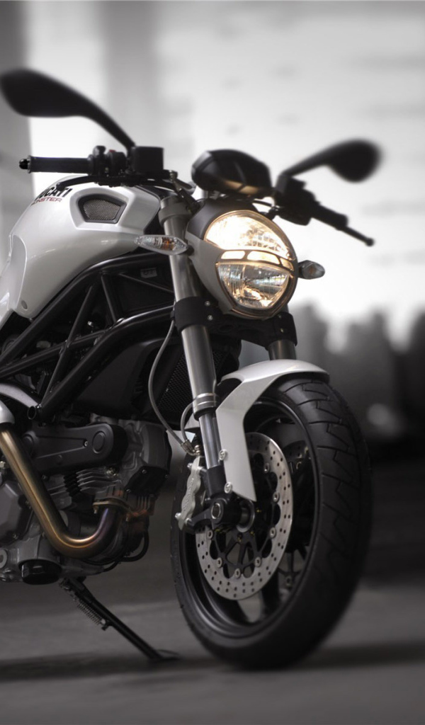 Красивый мотоцикл Ducati Monster 1200