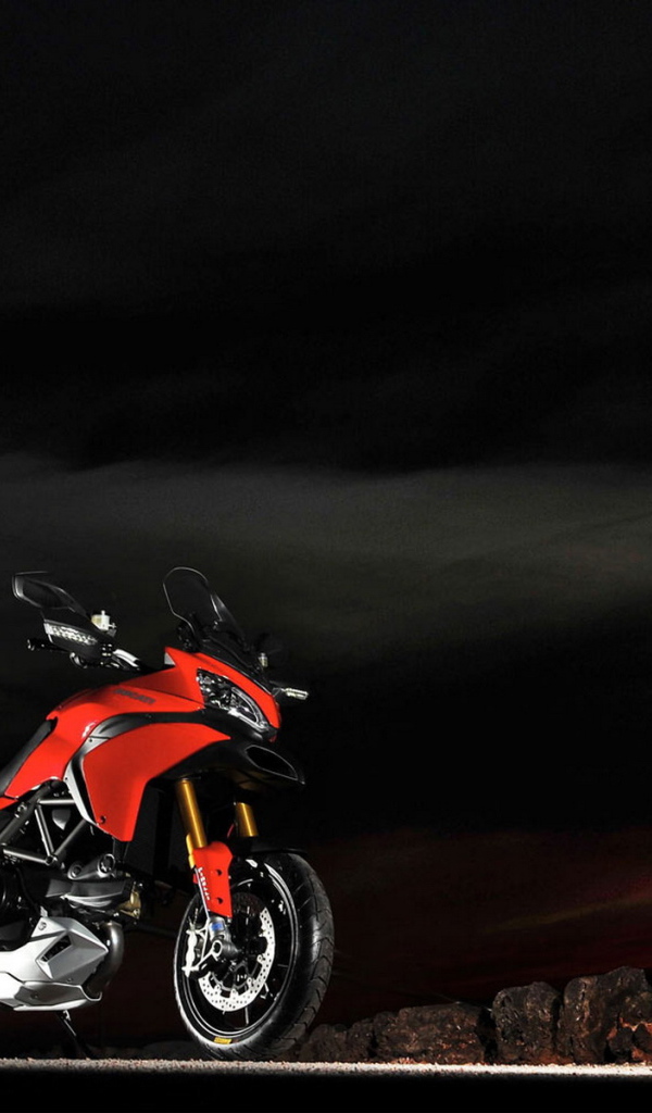 Красивый мотоцикл Ducati Multistrada 1200