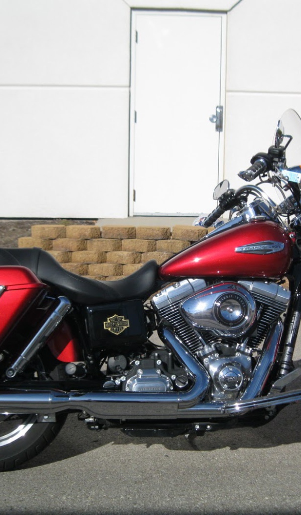 Красивый мотоцикл Harley-Davidson Dyna Switchback