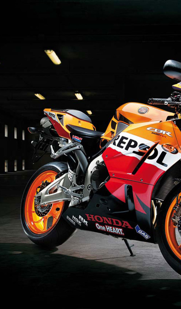 Красивый мотоцикл Honda CBR 600 RR
