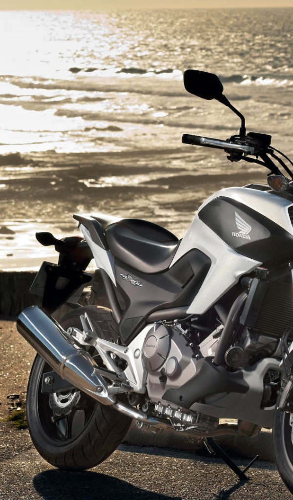 Красивый мотоцикл Honda NC 700 X