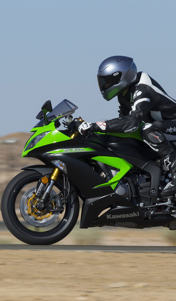 Красивый мотоцикл Kawasaki Ninja ZX-6R 636 Performance