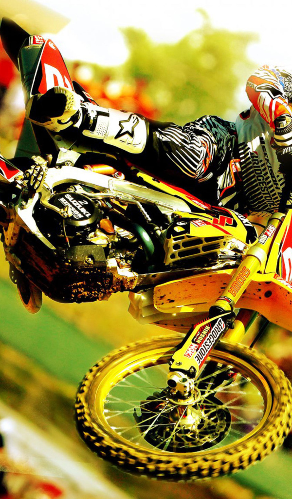 Красивый мотоцикл Suzuki RMX 450 Z