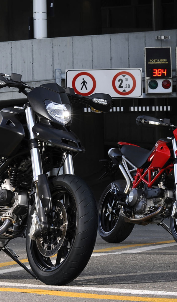 Красивый мотоцикл в москве Ducati Hyperstrada