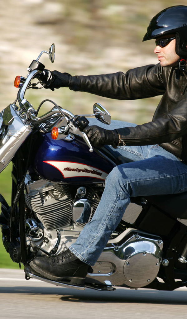 Красивый мотоцикл в москве Harley-Davidson Heritage Softail