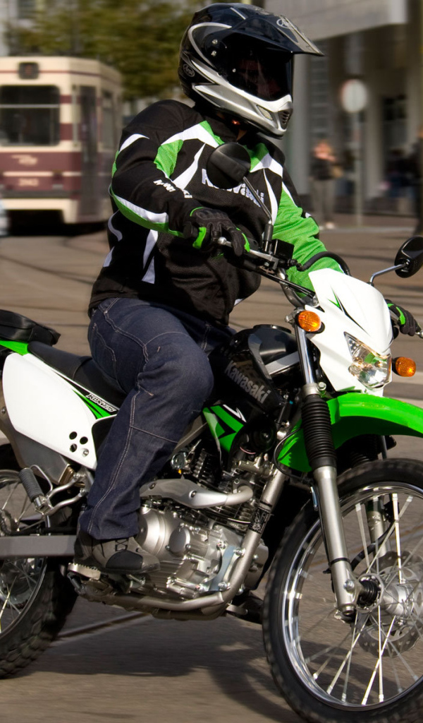 Красивый мотоцикл в москве Kawasaki KLX 125