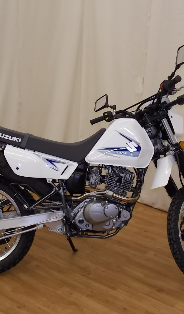 Красивый мотоцикл в москве Suzuki DR 200 SE