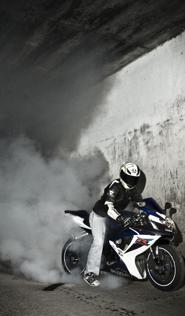 Красивый мотоцикл в москве Suzuki  GSX-R 1000