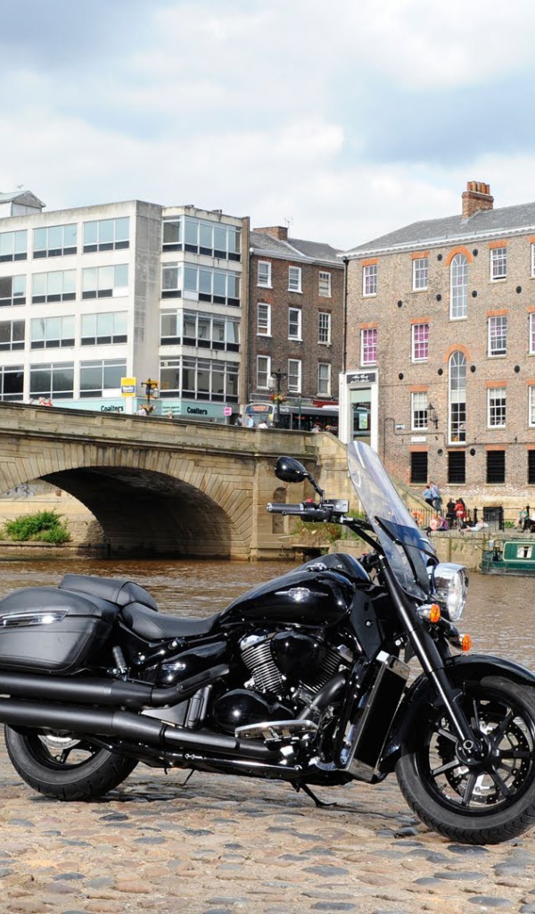 Красивый мотоцикл в москве Suzuki  Intruder C1500T