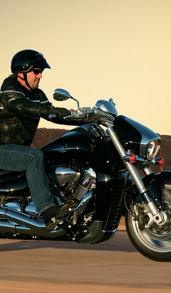 Красивый мотоцикл в москве Suzuki  Intruder M1800 R