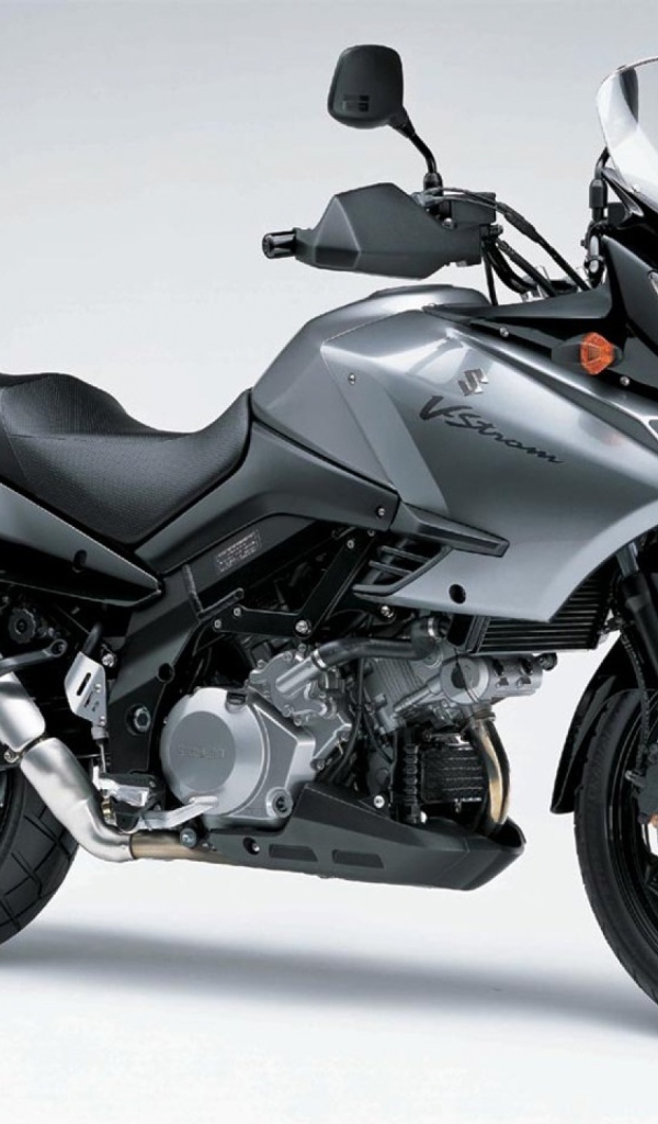 Красивый мотоцикл Suzuki V-Storm 1000  DL