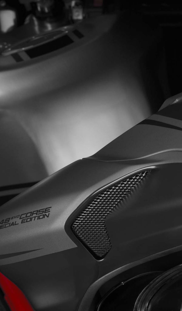 Мотоцикл модели Ducati Superbike 848 Evo