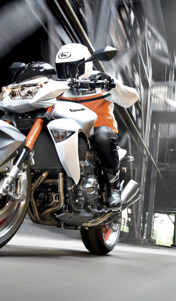 Мотоцикл модели Kawasaki Z 1000