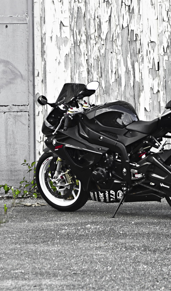 Черный гоночный мотоцикл