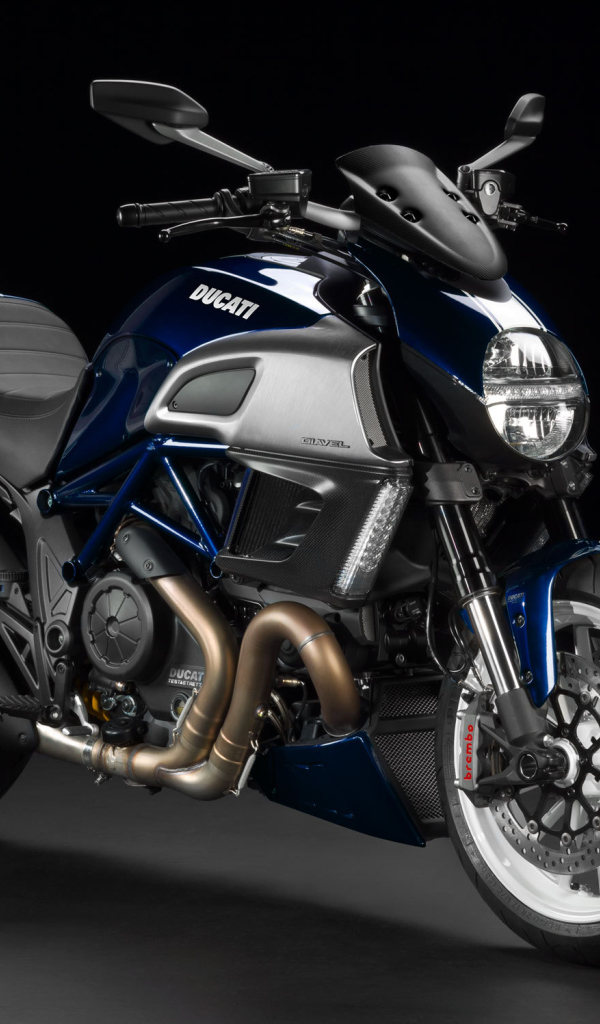 Быстрый мотоцикл Ducati Diavel