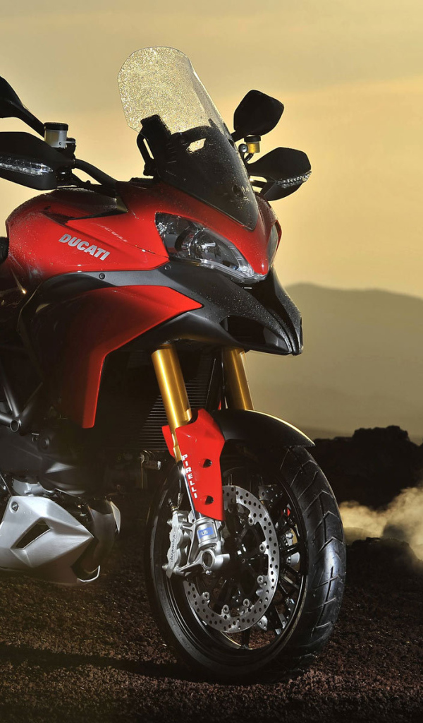 Быстрый мотоцикл Ducati Multistrada 1200