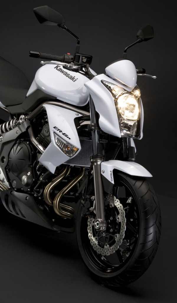 Быстрый мотоцикл Kawasaki ER-6f