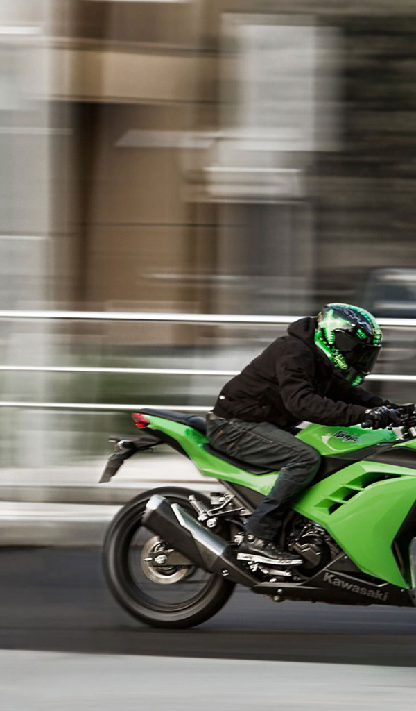 Быстрый мотоцикл Kawasaki Ninja 300