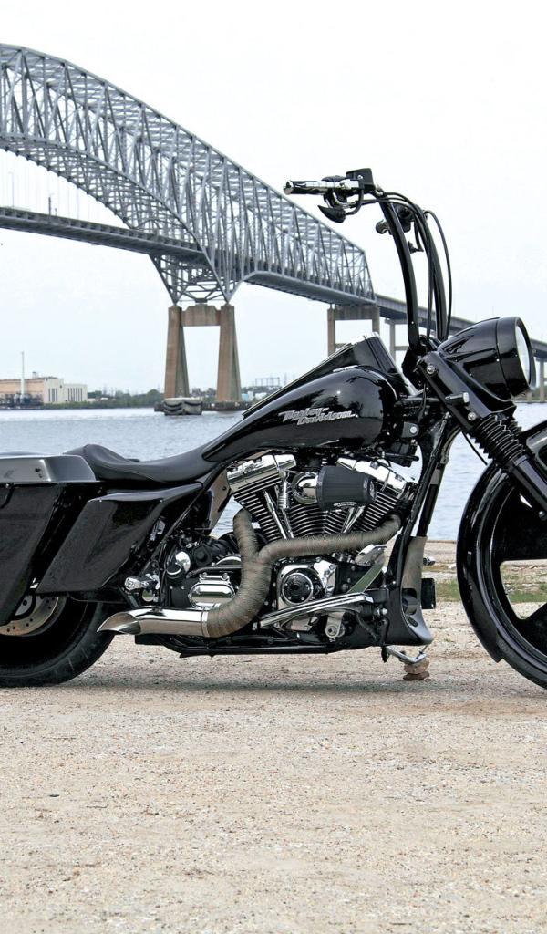 Быстрый мотоцикл Harley-Davidson Road King Anniversary Edition
